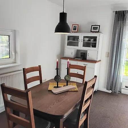 Auf Zwei Etagen Mit Gartennutzung Holiday home Norderfriedrichskoog