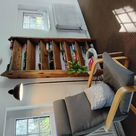 Ferienhaus Auf Zwei Etagen Mit Gartennutzung *